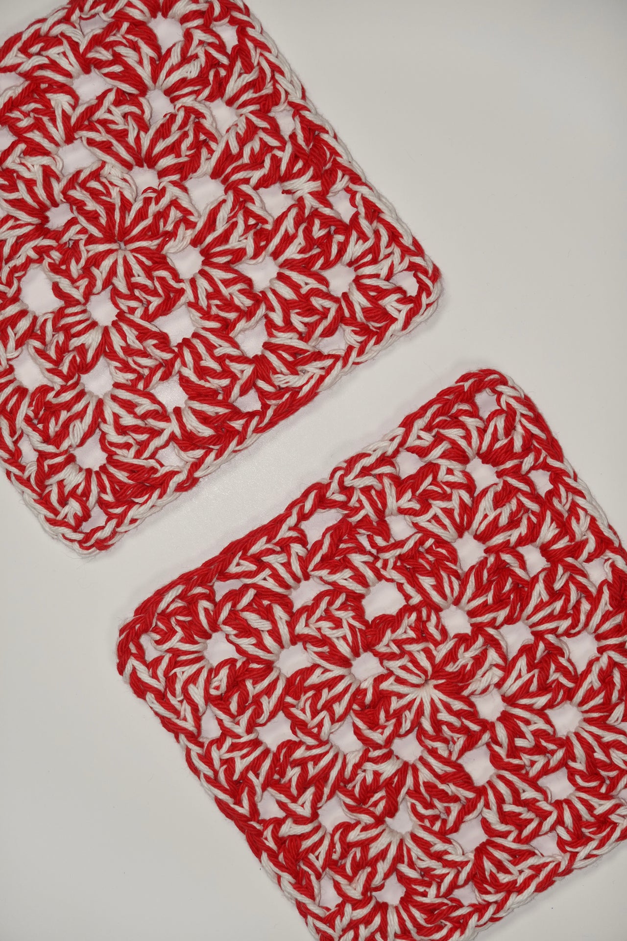 Pot Holder Set (White/Red)