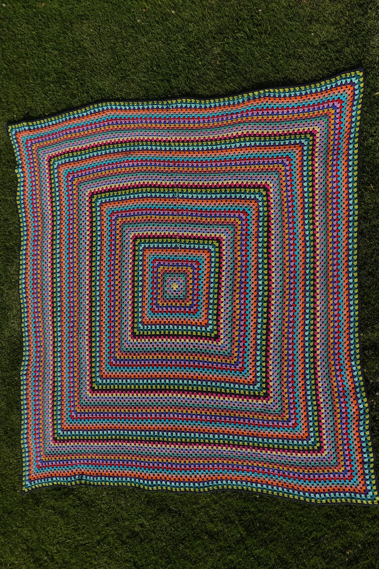 Granny Square Blanket (Multicolor)